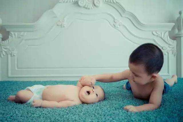 同性代生孩子网&代怀需要多少费用,做试管婴儿的条件都包含哪些!十万块钱够吗?